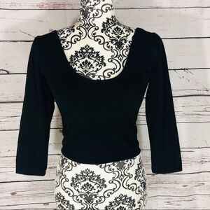 Aritzia Talula Stretch 3/4 sleeve crop top shirt Black Low Back S